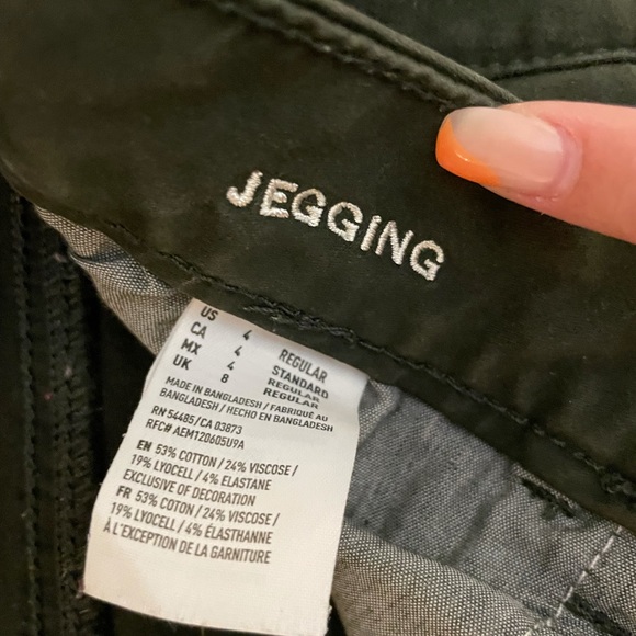 Army green American Eagle jegging pants. Size 4 - Picture 3 of 6